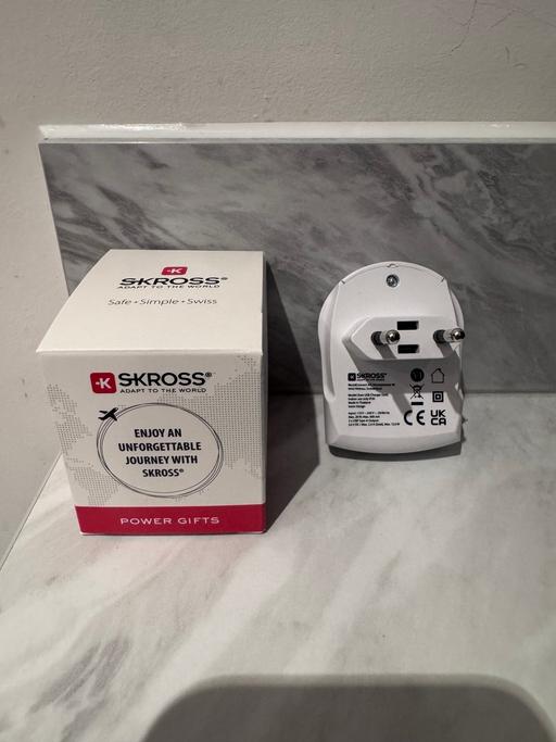  — Skross Euro USB charger