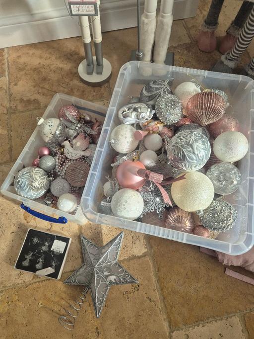  — mixed christmas tree decorations