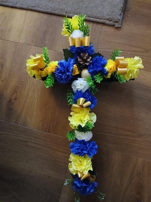  — Artfifial silk christmas cross