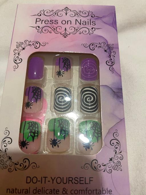  — Halloween nails