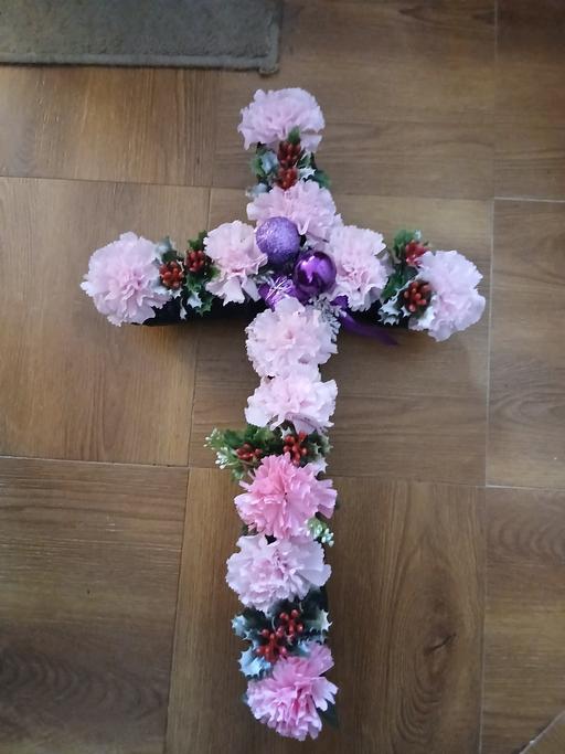  — Artifical chirstmas carnation cross