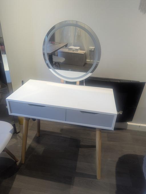  — LED Dressing Table