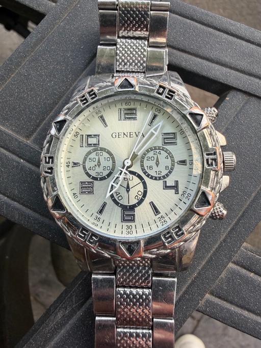  — Genvea silver tone watch new