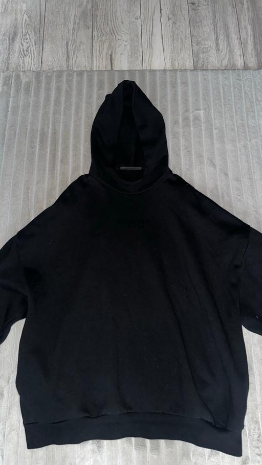  — Essentials hoodie