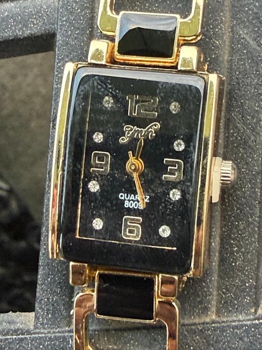  — Yim quartz watch gold black