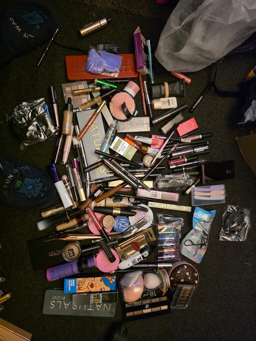  — large makeup joblot