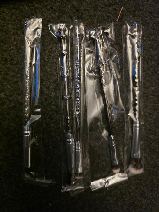  — metal Harry potter makeup brushes new