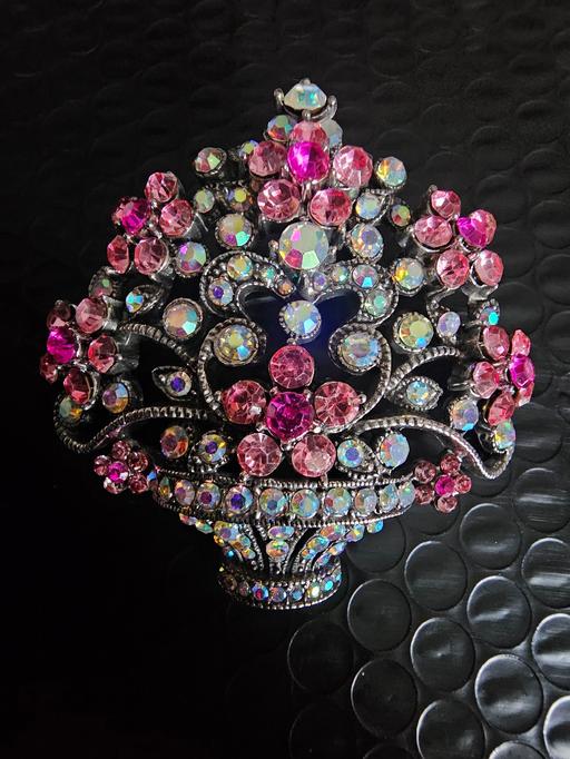  — brooch flower basket