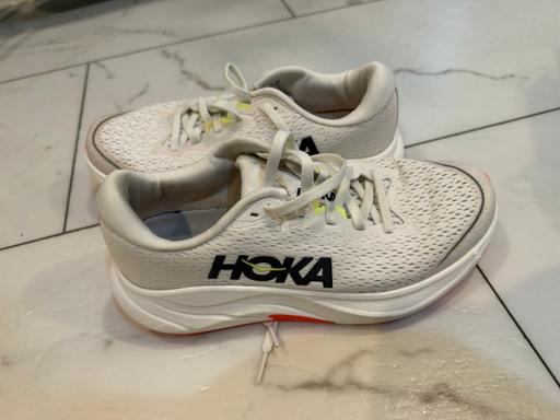  — Hoka junior