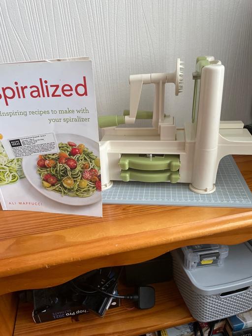  — Spiralizer with 224 page Recipe  book