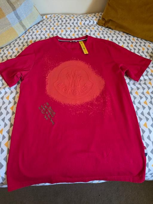  — red moncler t shirt xl