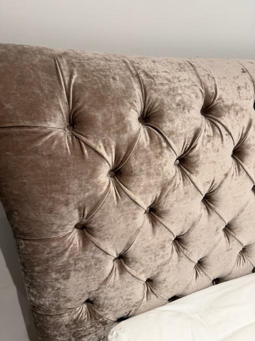  — Kingsize crushed velvet bed frame & headboard