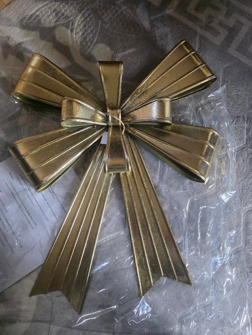  — decorative bow