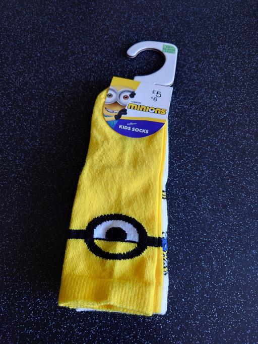  — Kids minion socks size 6-8½