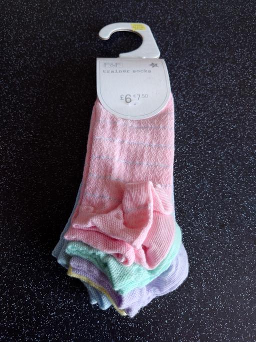  — Girls trainer socks size 12½-3½