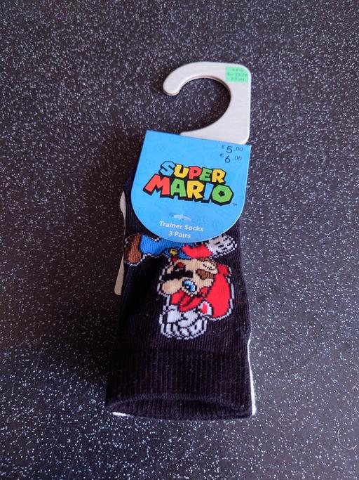  — Boys super mario trainer socks size 6-8½