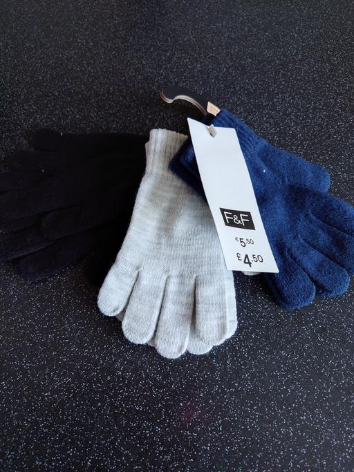 — Boys 3 pack of gloves one side
