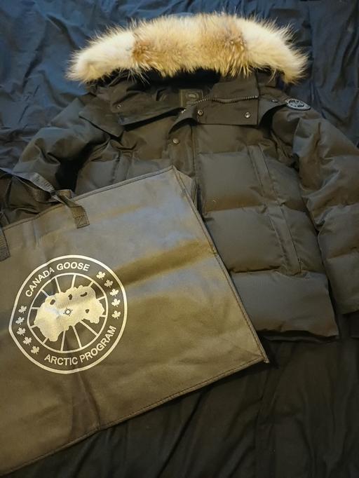  — Mens Canada goose black wyndham parka
