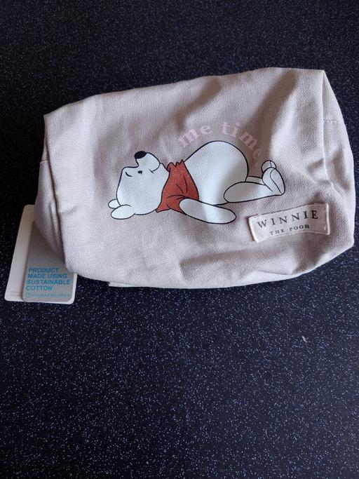  — Women's Winnie the pooh make up bag
