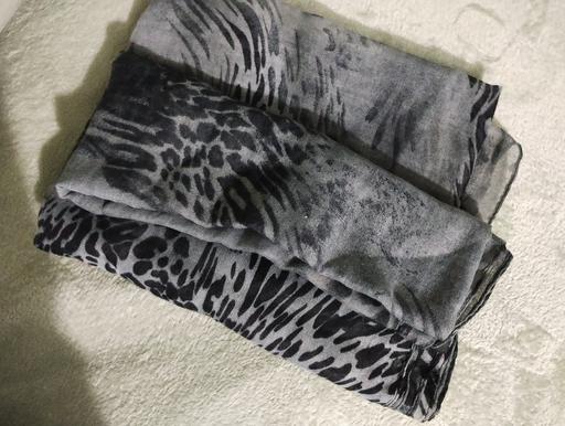  — Scarf