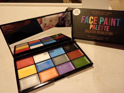  — brand new ladies FACE PAINT PALETTE