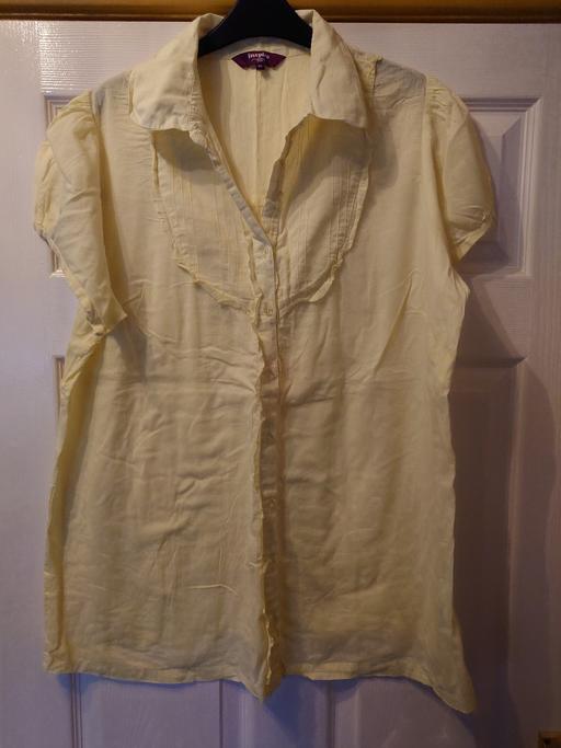  — Women's yellow shirt size 20