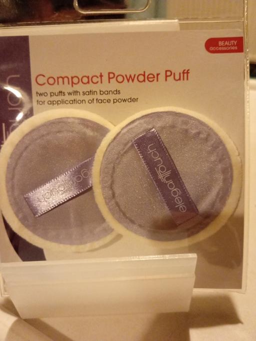  — brand new compact powder puff set