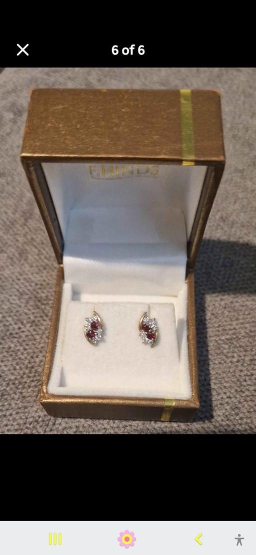  — 9ct gold earrings
