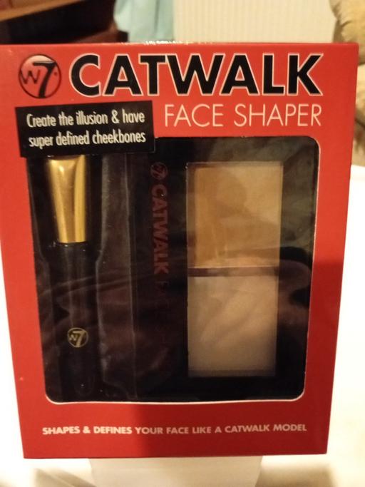  — brand new FACE SHAPER SET