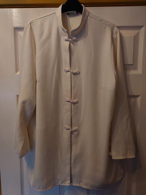  — Women's white shirt size 18