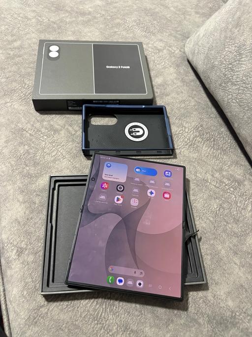  — Samsung galaxy fold 8 256gb like new