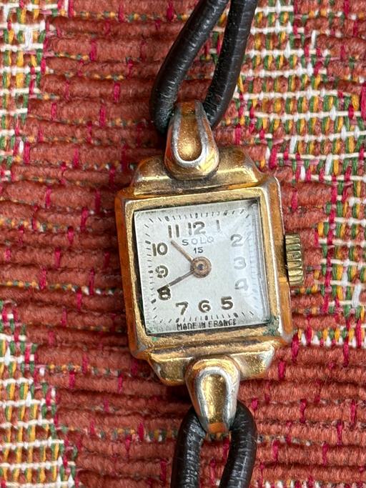  — Vintage solo 15 jewels gold tone lady’s watch