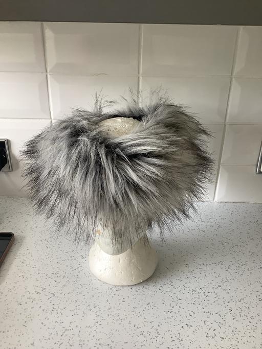  — Fur headband