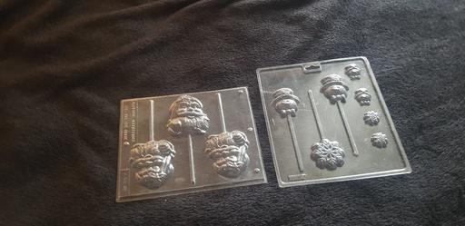 — 2 Christmas chocolate lolly moulds