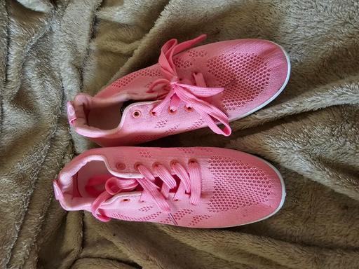  — pink trainers size 40
