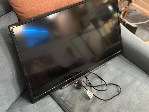  — Toshiba 32” smart TV wall mount and remote