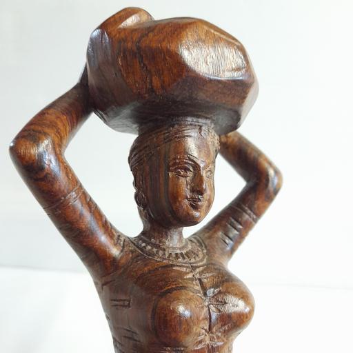  — TRIBAL ART WOOD CARVING