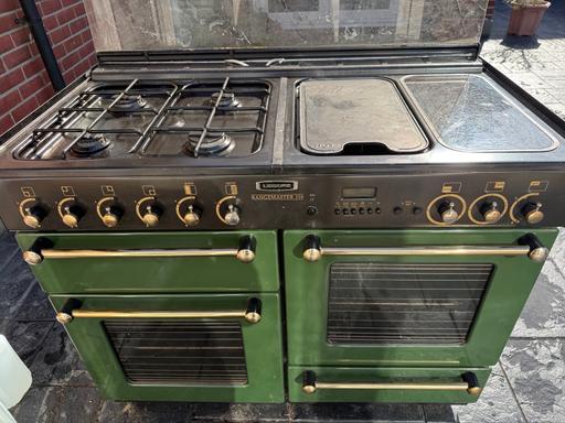  — Range cooker and hood