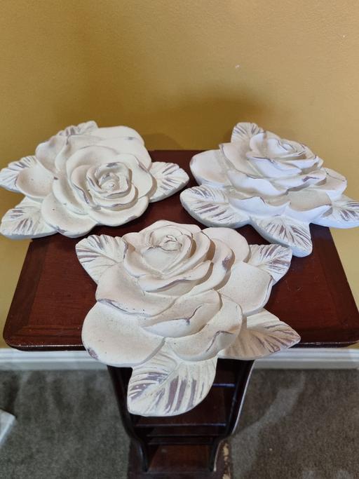  — x3 Plaster Decorative Flowers