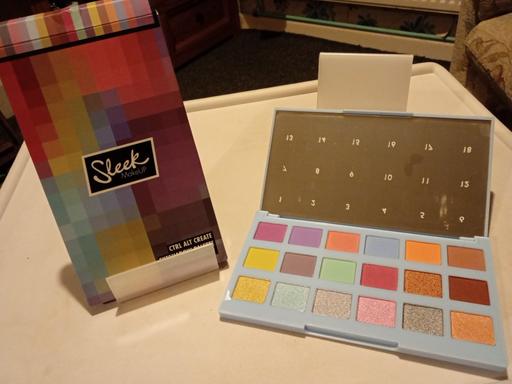  — brand new ladies EYESHADOW PALETTE