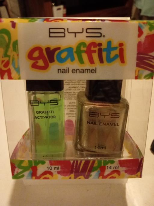  — brand new ladies Nail enamel gift set