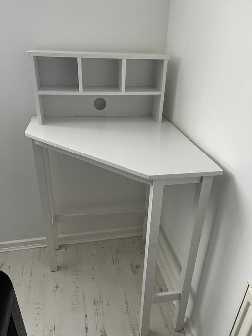  — Stand up corner desk