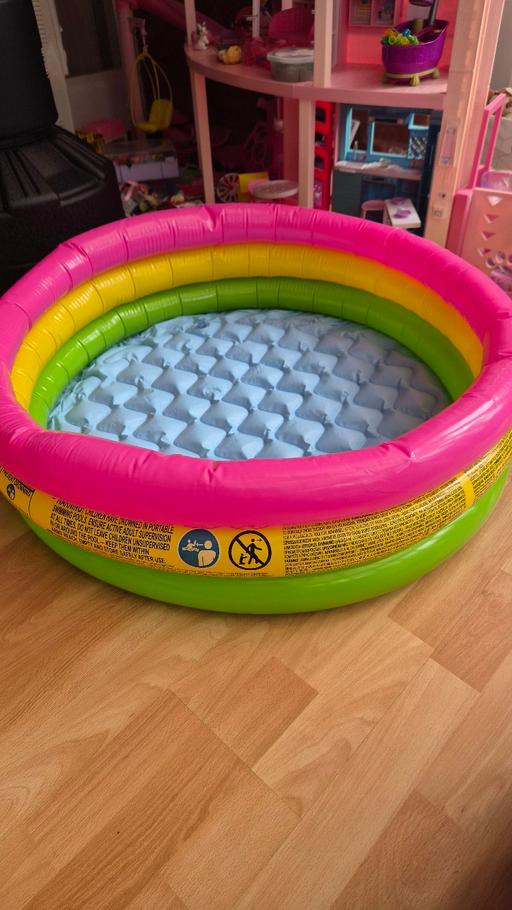  — Inflatable paddling pool/ball pit