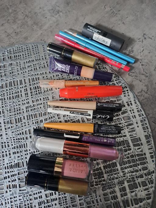  — makeup bundle