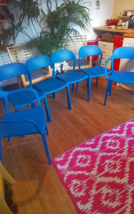  — BRAND NEW KIDDIES STACKING CHAIRS