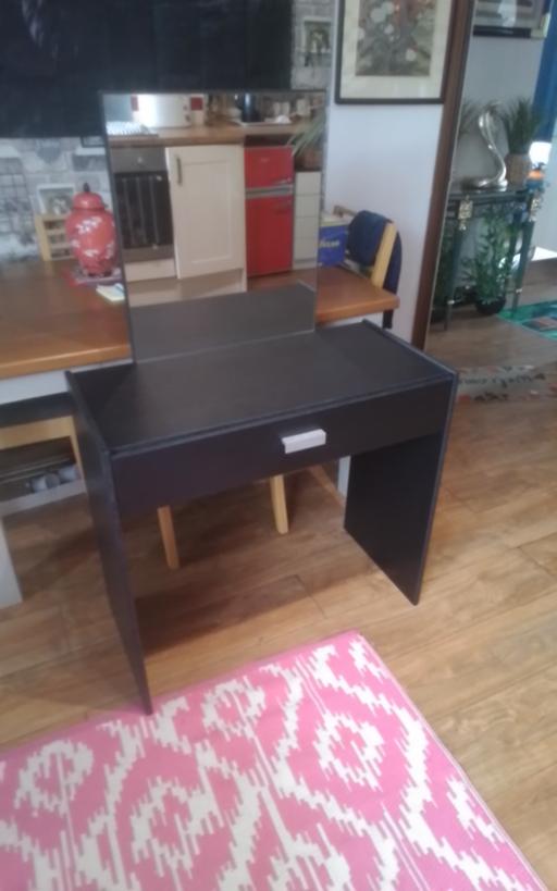  — STYLISH DRESSING TABLE
