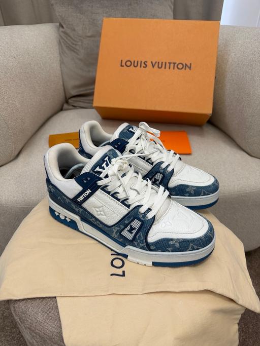  — Men’s trainers