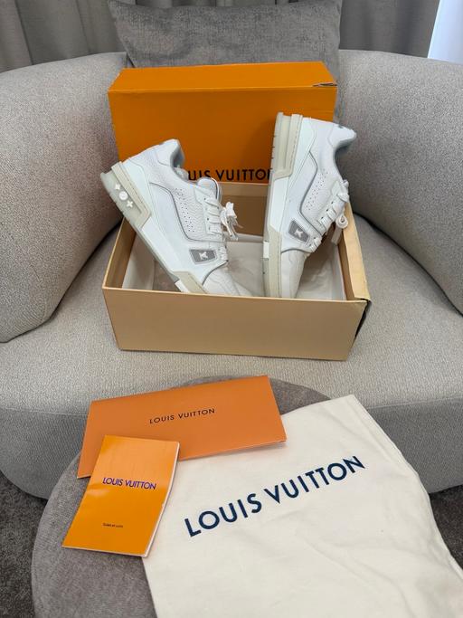  — Men’s trainers