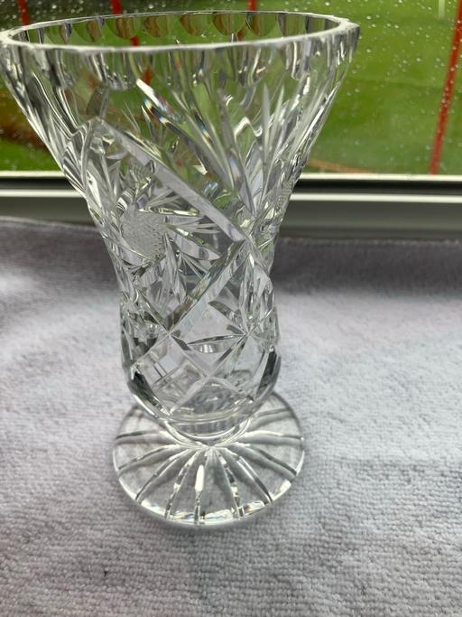  — CRYSTAL VASE