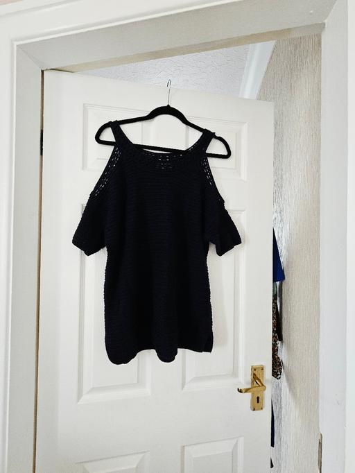  — Knitted cold shoulder top, size 12/14.
